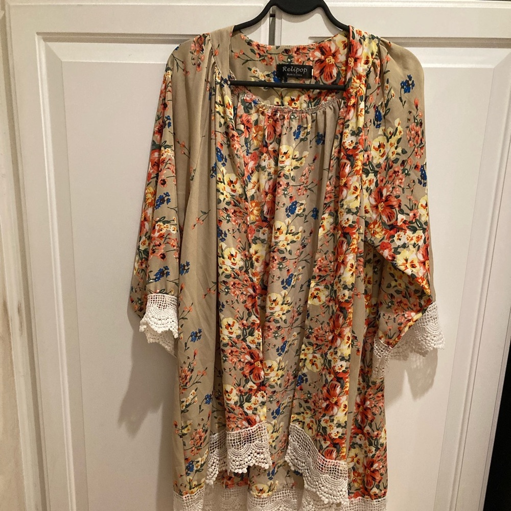 ( nwot ) Floral Lace Trimmed Kimono